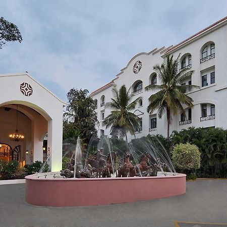 The Golden Palms Hotel & Spa Chik Bānavar Exterior foto