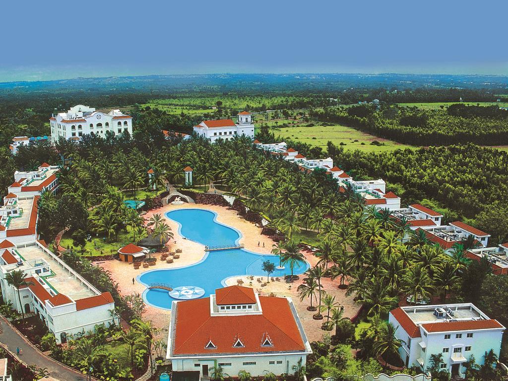 The Golden Palms Hotel & Spa Chik Bānavar Exterior foto
