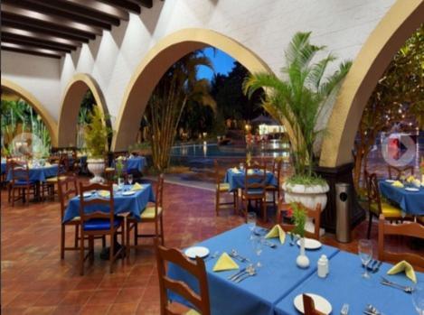 The Golden Palms Hotel & Spa Chik Bānavar Exterior foto