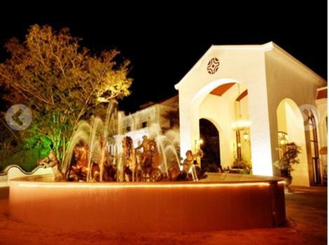 The Golden Palms Hotel & Spa Chik Bānavar Exterior foto