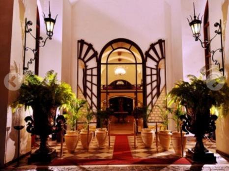 The Golden Palms Hotel & Spa Chik Bānavar Exterior foto