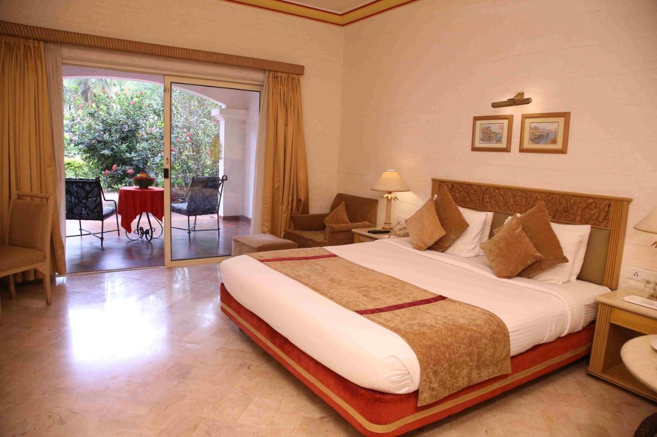 The Golden Palms Hotel & Spa Chik Bānavar Exterior foto