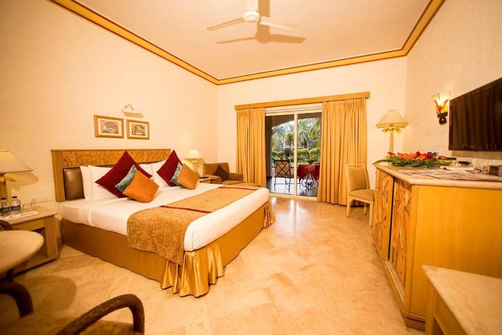 The Golden Palms Hotel & Spa Chik Bānavar Exterior foto