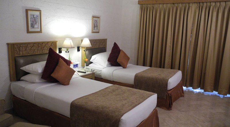 The Golden Palms Hotel & Spa Chik Bānavar Exterior foto