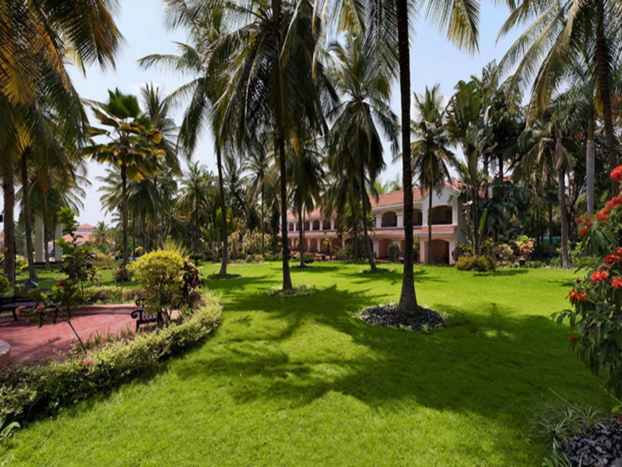 The Golden Palms Hotel & Spa Chik Bānavar Exterior foto